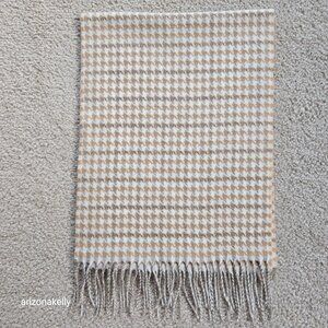NWOT Houndstooth Woven Scarf Tan Ivory Brown Soft
